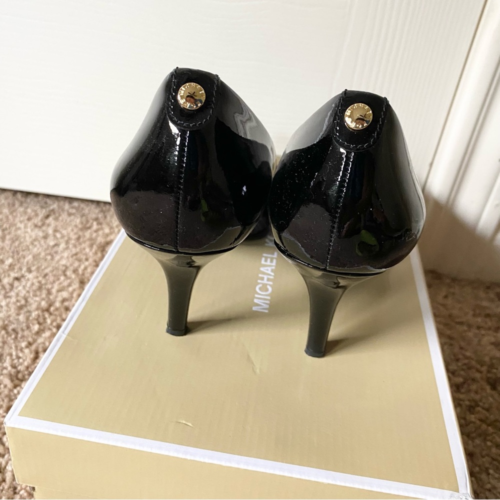 LIKE NEW Michael Kors MK Flex Mid Pump Black Heels Pumps Size 7.5 - Picture 5 of 6